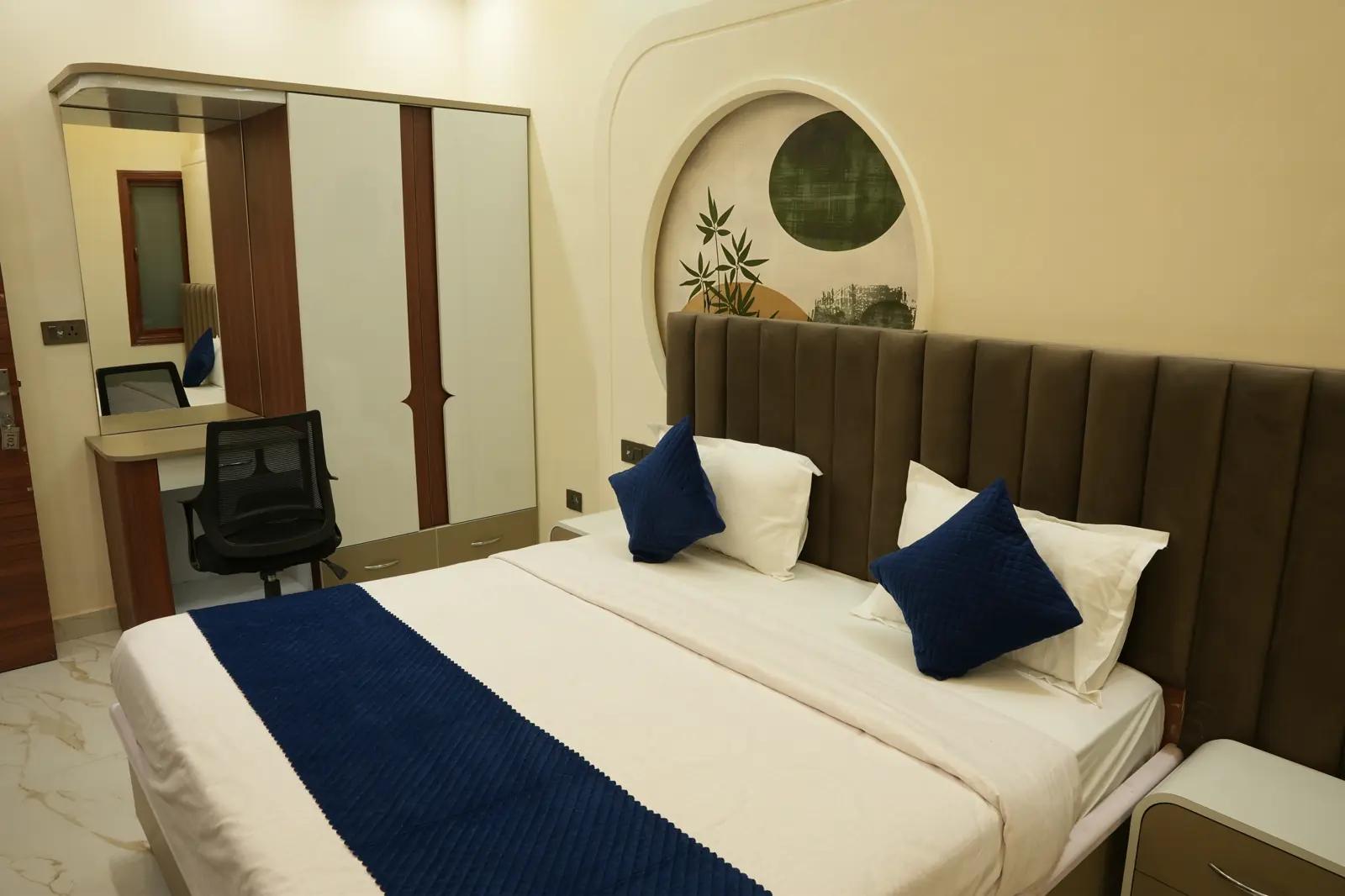 Room Gallery 32